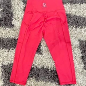 Cheeky fit scrunchie booty capris